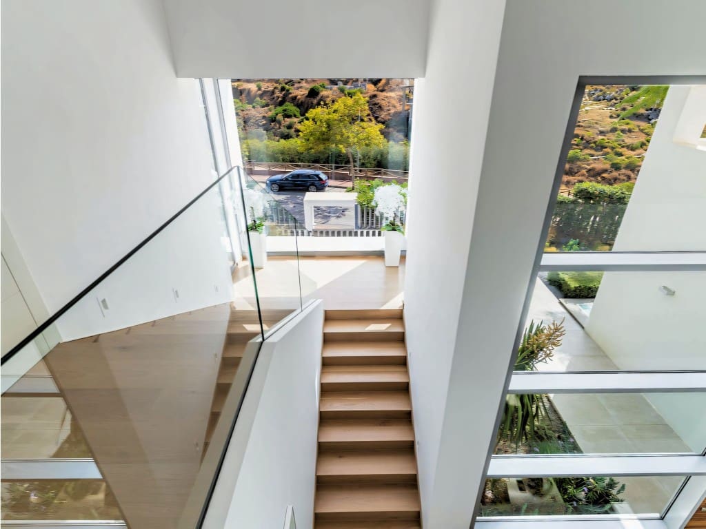 4 bedroom Villa for sale in Marbella with pool garage - € 3,800,000 (Ref: 9682278)