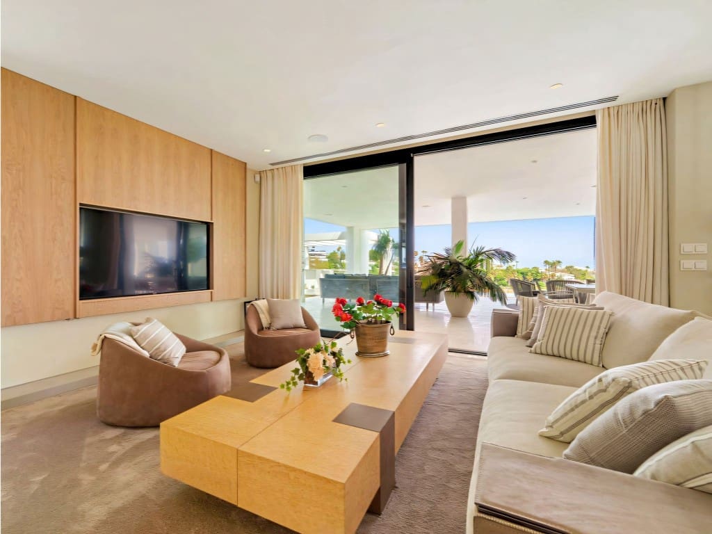 5 sovrum Villa till salu i Nueva Andalucia med pool garage - 4 995 000 € (Ref: 9685979)