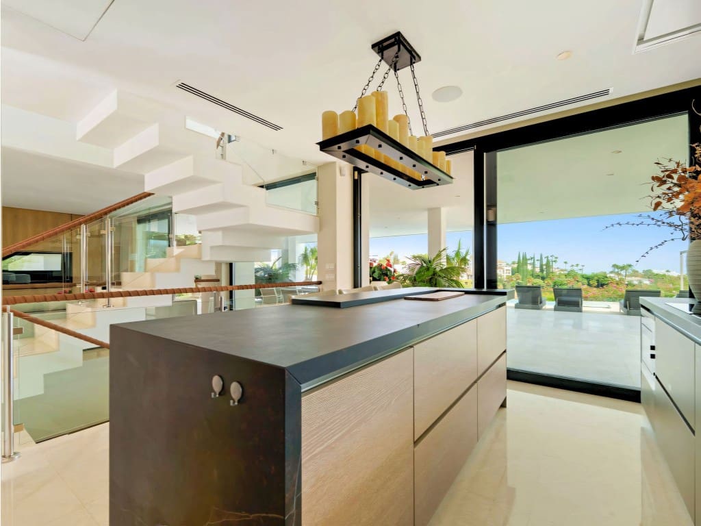 5 sovrum Villa till salu i Nueva Andalucia med pool garage - 4 995 000 € (Ref: 9685979)