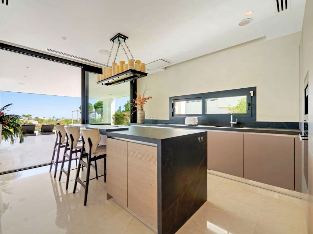 5 sovrum Villa till salu i Nueva Andalucia med pool garage - 4 995 000 € (Ref: 9685979)