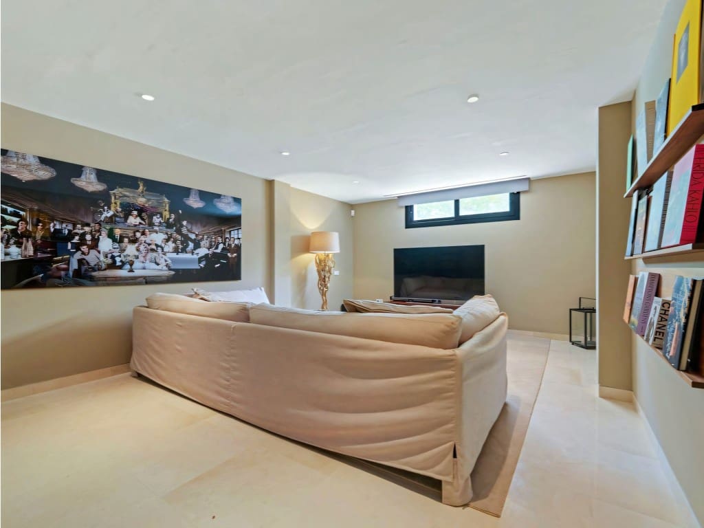 5 sovrum Villa till salu i Nueva Andalucia med pool garage - 4 995 000 € (Ref: 9685979)