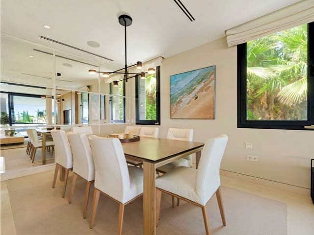 5 sovrum Villa till salu i Nueva Andalucia, Marbella med pool garage - 4 995 000 € (Ref: 9685979)