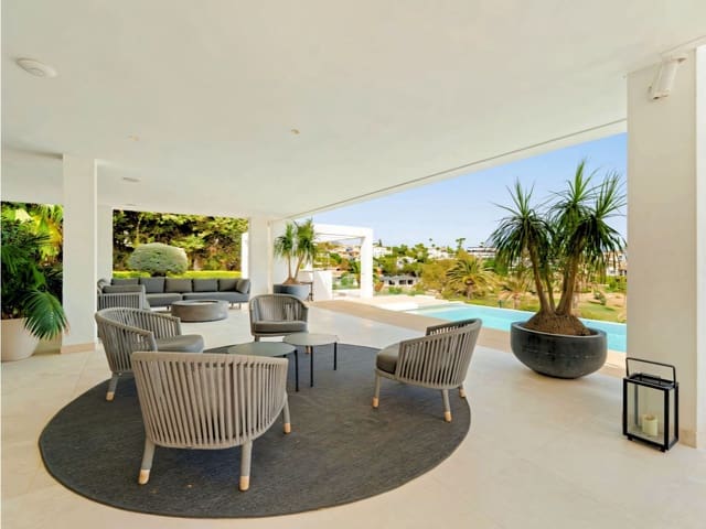 5 sovrum Villa till salu i Nueva Andalucia, Marbella med pool garage - 4 995 000 € (Ref: 9685979)