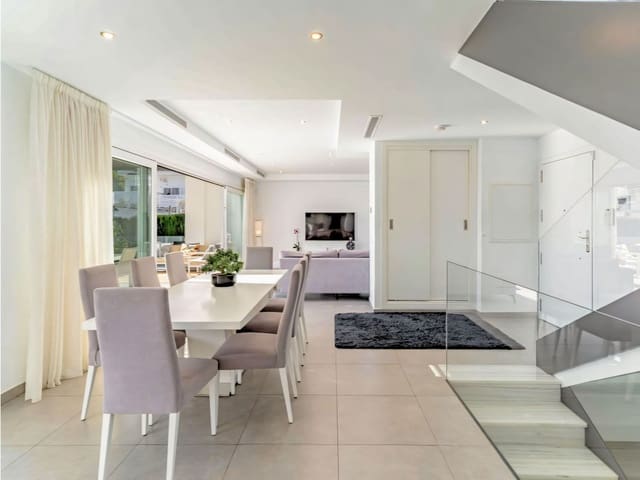 5 sypialnia Willa na sprzedaż w Torreblanca, Fuengirola z basenem - 1 380 000 € (Ref: 9685980)