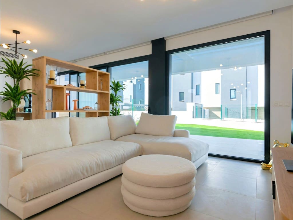 4 chambre Villa/Maison Semi-Mitoyenne à vendre à New Golden Mile avec piscine - 950 000 € (Ref: 9689973)