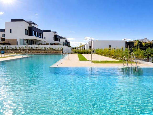 4 chambre Villa/Maison Semi-Mitoyenne à vendre à New Golden Mile, Estepona avec piscine - 950 000 € (Ref: 9689973)