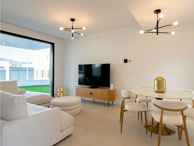 4 chambre Villa/Maison Semi-Mitoyenne à vendre à New Golden Mile, Estepona avec piscine - 950 000 € (Ref: 9689973)