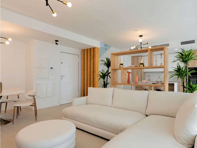 4 chambre Villa/Maison Semi-Mitoyenne à vendre à New Golden Mile, Estepona avec piscine - 950 000 € (Ref: 9689973)