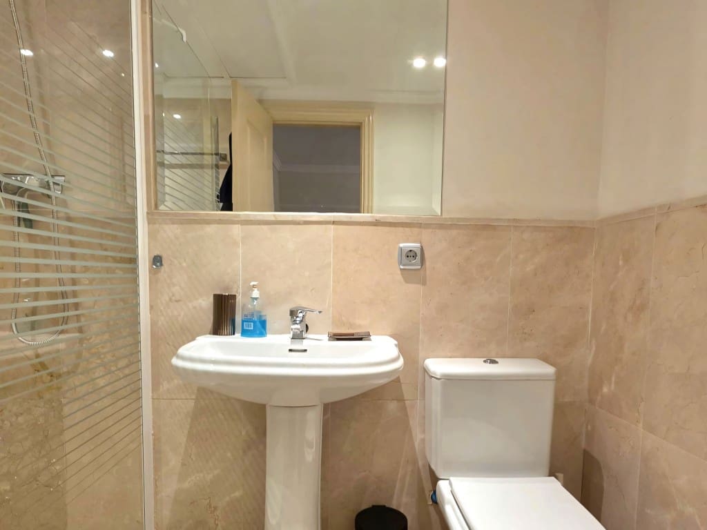 2 bedroom Apartment for sale in Estepona with pool garage - € 749,000 (Ref: 9689974)