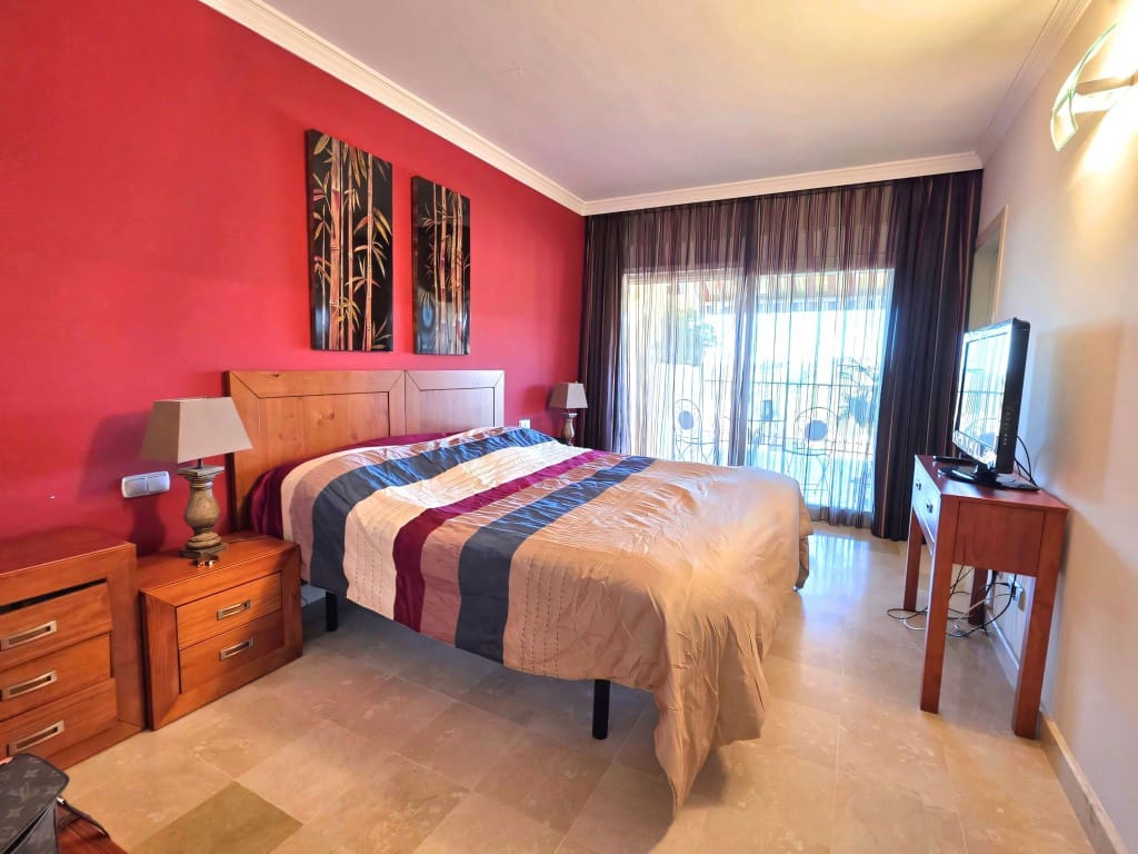 2 bedroom Apartment for sale in Estepona with pool garage - € 749,000 (Ref: 9689974)