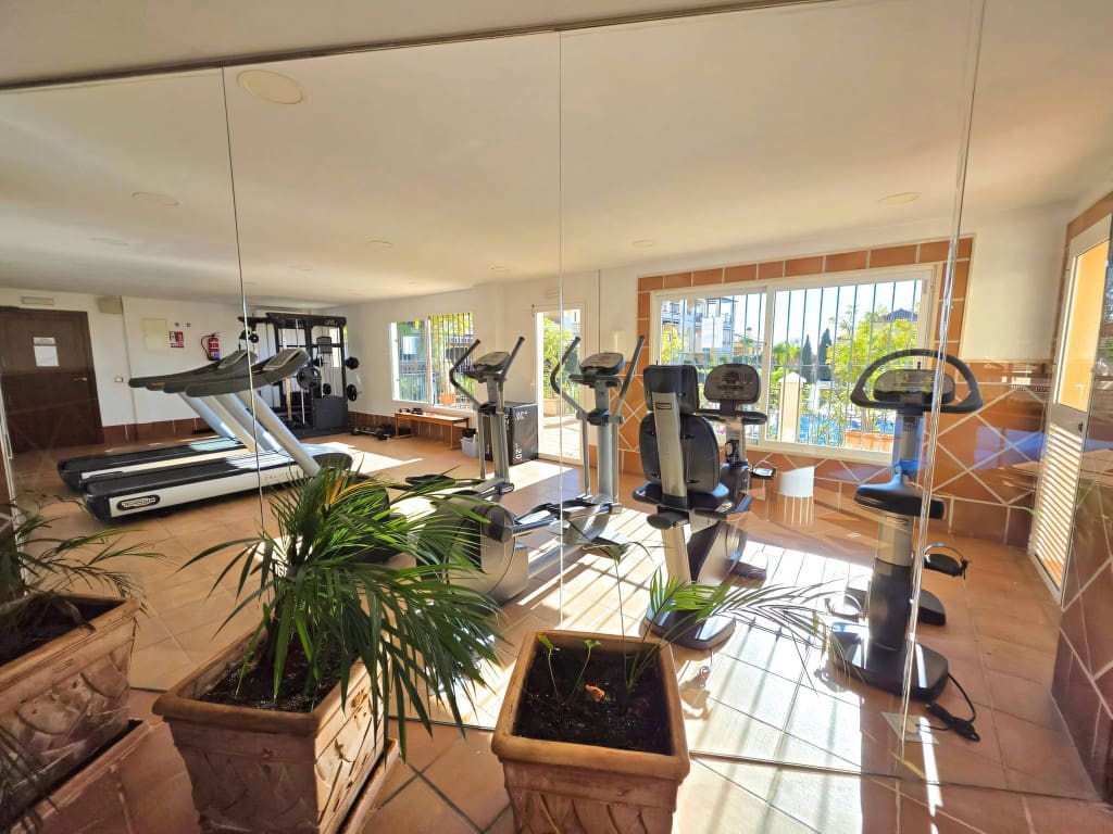 2 bedroom Apartment for sale in Estepona with pool garage - € 749,000 (Ref: 9689974)