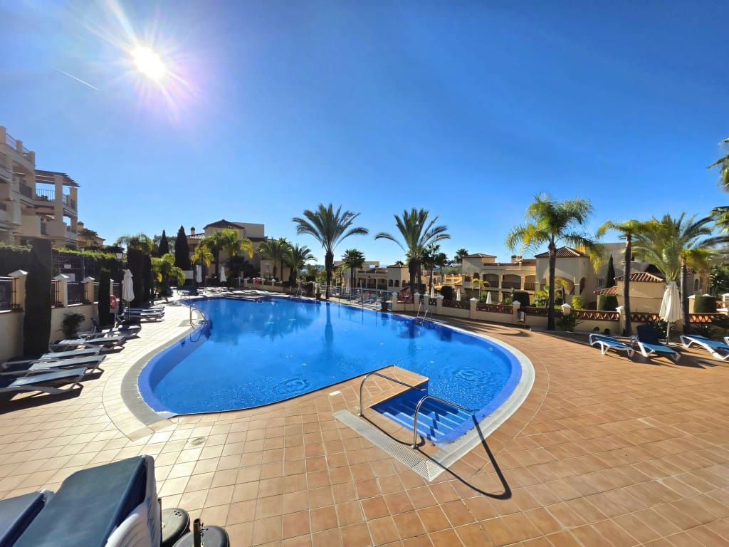 2 bedroom Apartment for sale in Estepona with pool garage - € 749,000 (Ref: 9689974)