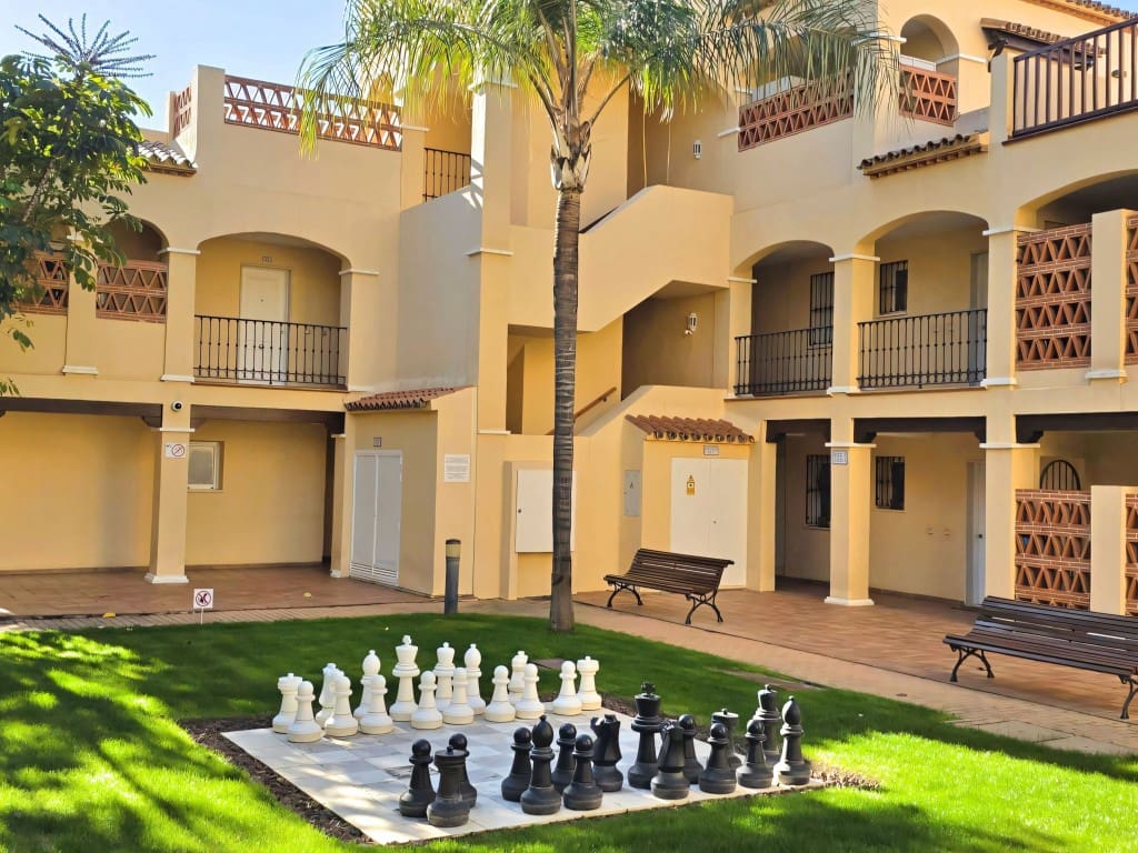 2 bedroom Apartment for sale in Estepona with pool garage - € 749,000 (Ref: 9689974)
