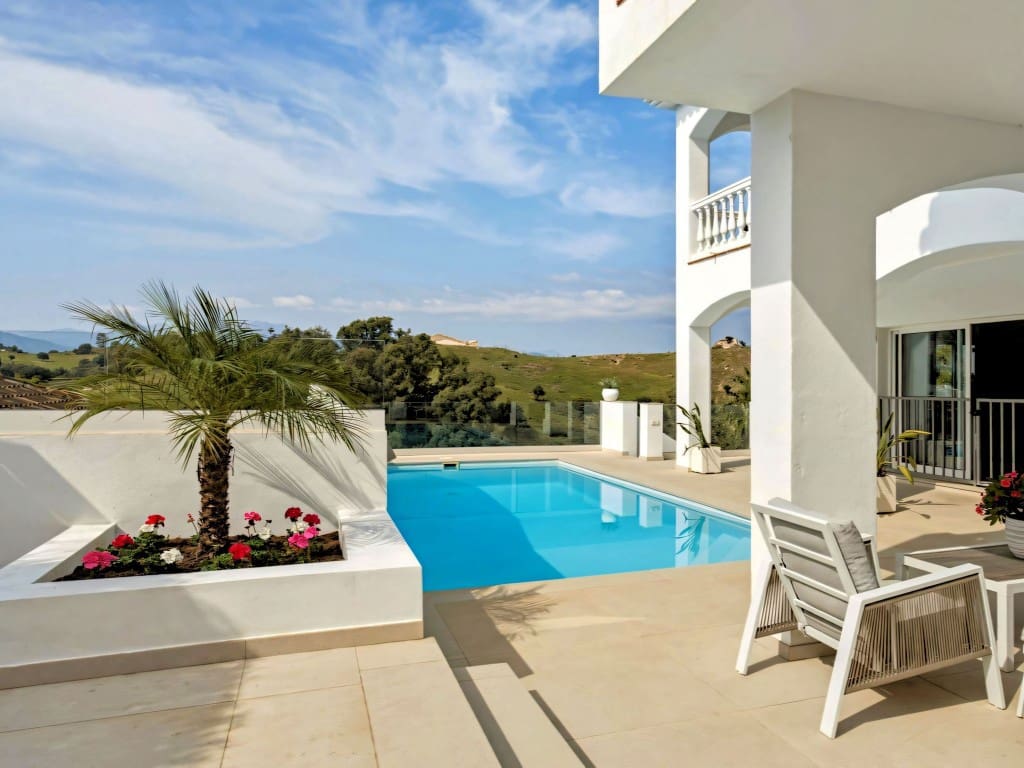 6 makuuhuone Huvila myytävänä paikassa Mijas Costa mukana uima-altaan - 1 095 000 € (Ref: 9689975)