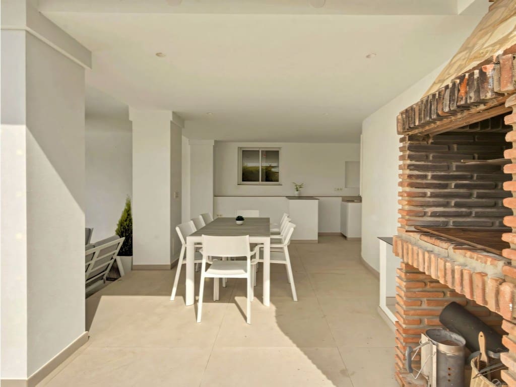 6 makuuhuone Huvila myytävänä paikassa Mijas Costa mukana uima-altaan - 1 095 000 € (Ref: 9689975)