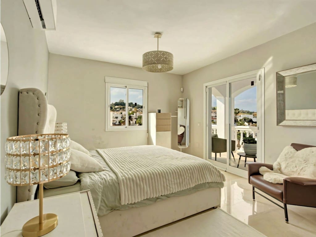 6 makuuhuone Huvila myytävänä paikassa Mijas Costa mukana uima-altaan - 1 095 000 € (Ref: 9689975)