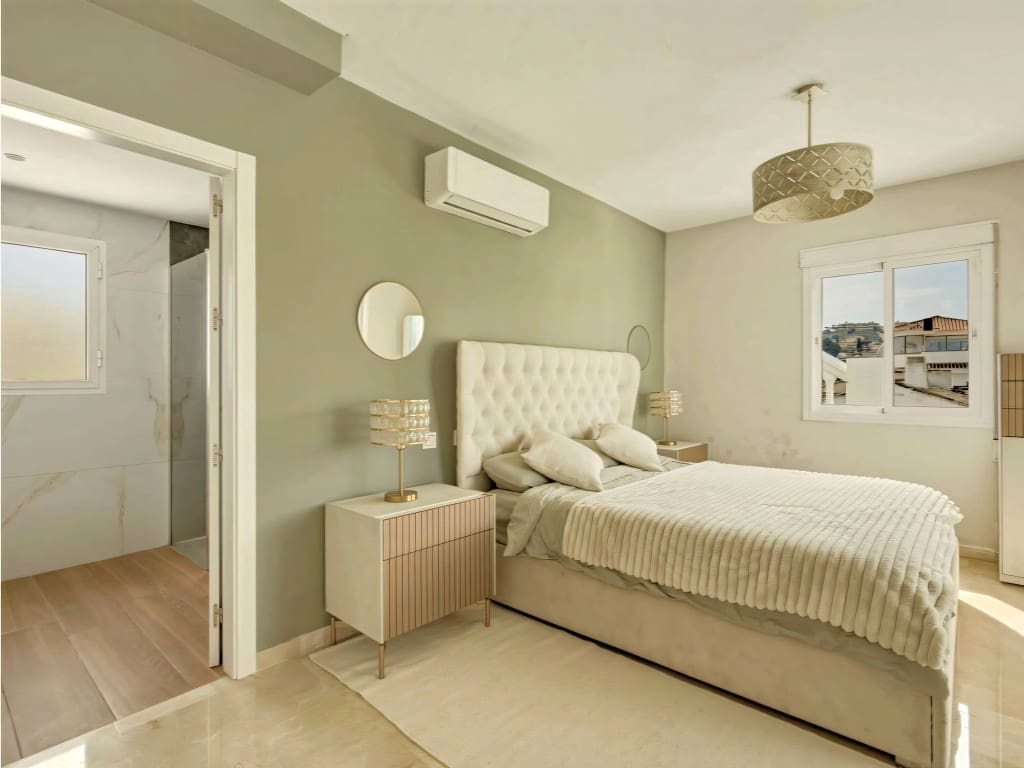 6 makuuhuone Huvila myytävänä paikassa Mijas Costa mukana uima-altaan - 1 095 000 € (Ref: 9689975)