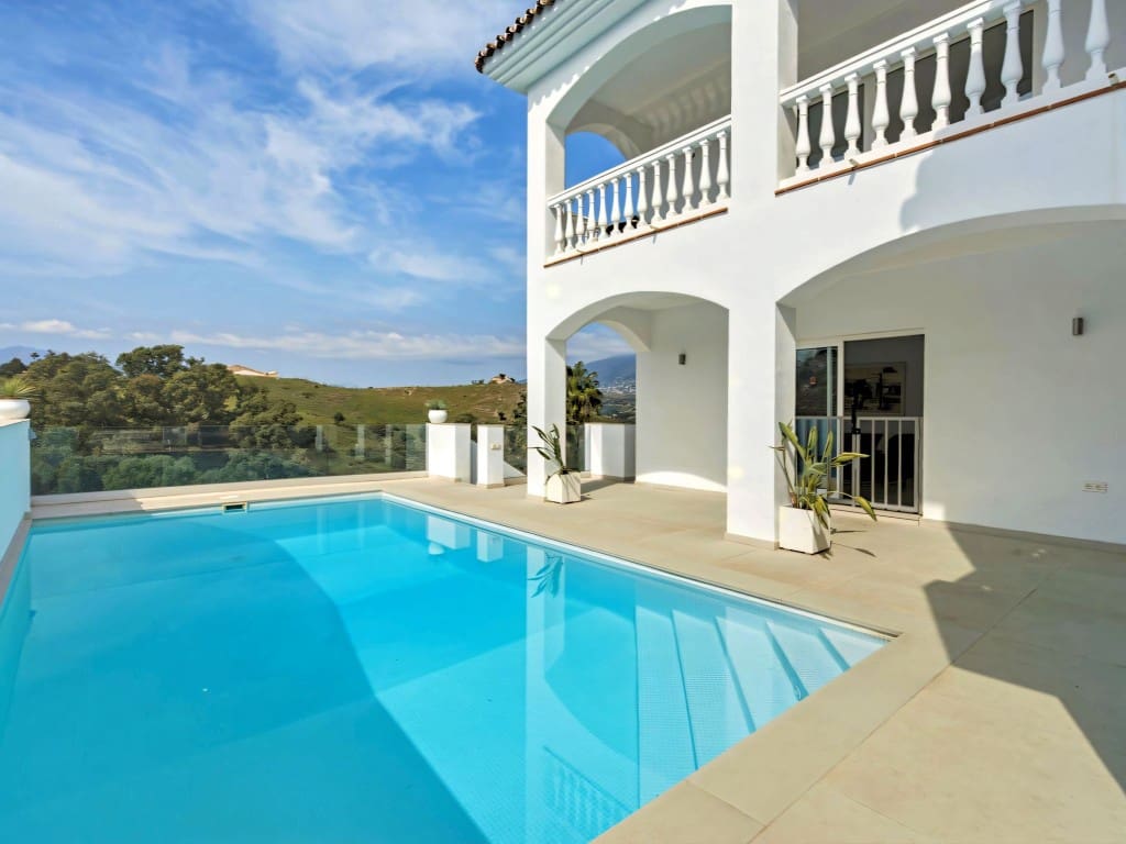 6 makuuhuone Huvila myytävänä paikassa Mijas Costa mukana uima-altaan - 1 095 000 € (Ref: 9689975)