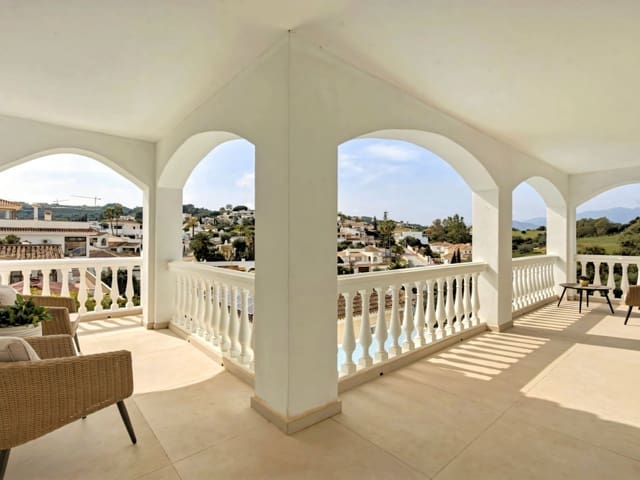 6 makuuhuone Huvila myytävänä paikassa Mijas Costa, Mijas mukana uima-altaan - 1 095 000 € (Ref: 9689975)