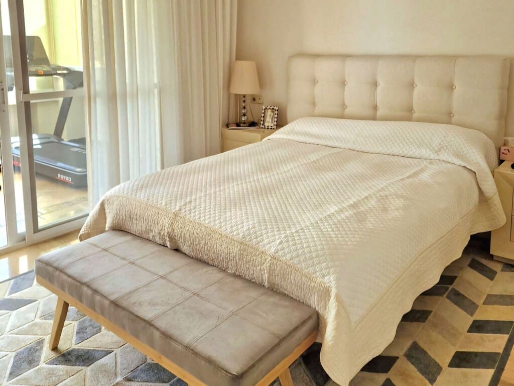 2 bedroom Apartment for sale in Elviria with pool garage - € 750,000 (Ref: 9694631)