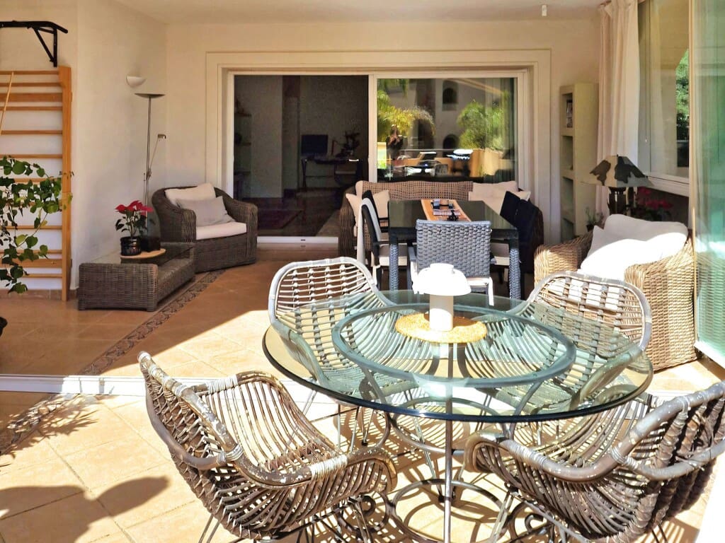 2 bedroom Apartment for sale in Elviria with pool garage - € 750,000 (Ref: 9694631)