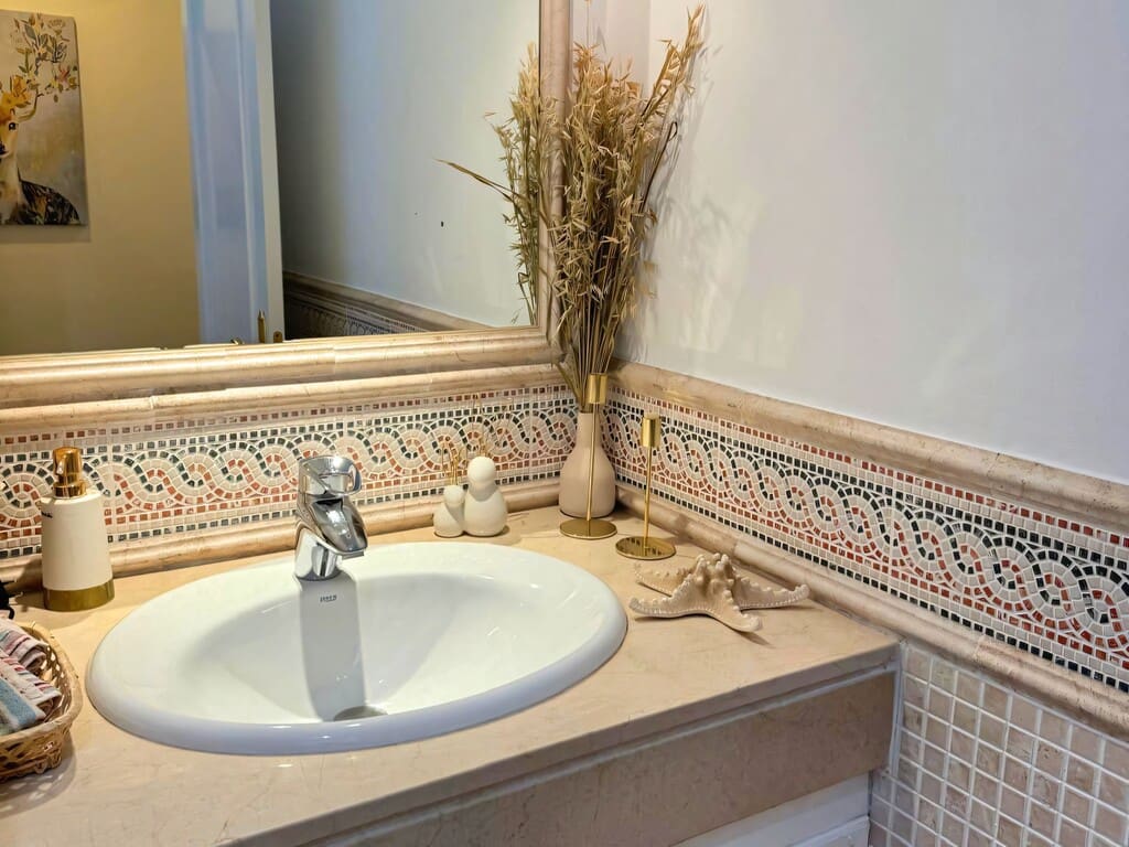 2 bedroom Apartment for sale in Elviria with pool garage - € 750,000 (Ref: 9694631)