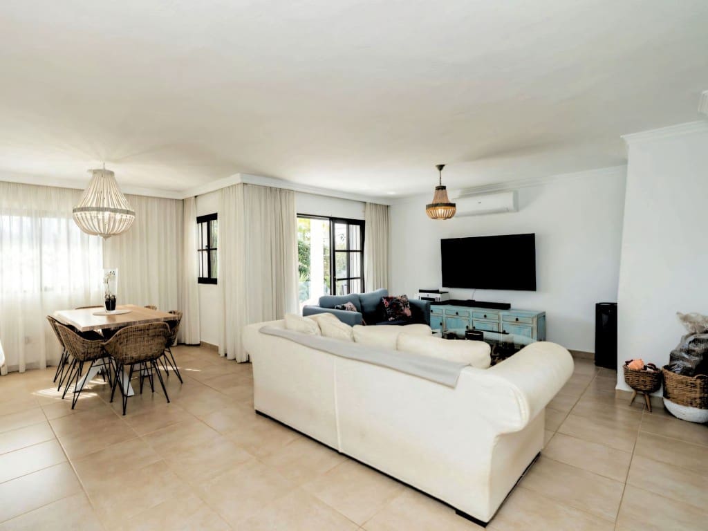 5 Zimmer Villa zu verkaufen in El Paraiso mit Pool Garage - 1.600.000 € (Ref: 9694632)