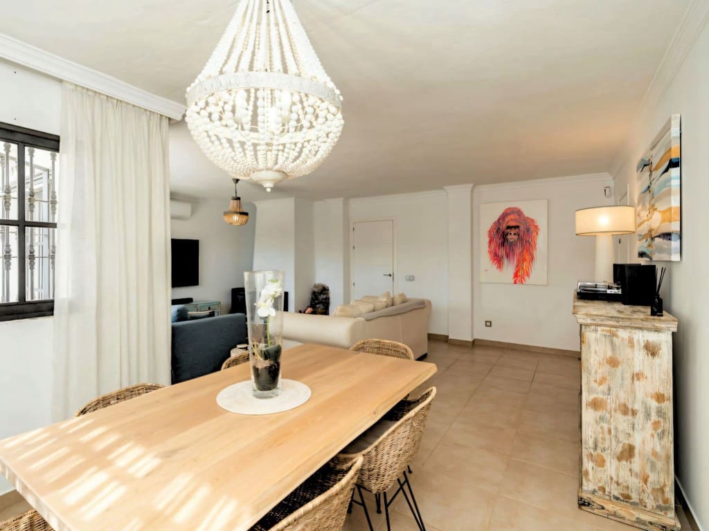 5 Zimmer Villa zu verkaufen in El Paraiso mit Pool Garage - 1.600.000 € (Ref: 9694632)