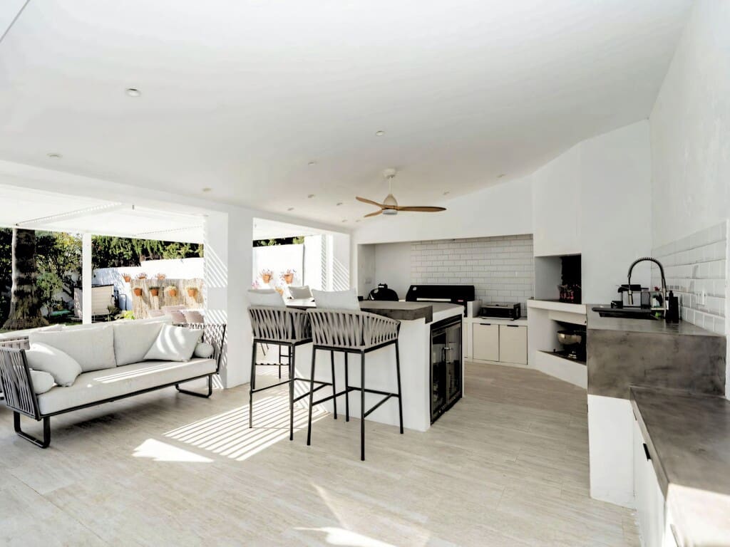 5 Zimmer Villa zu verkaufen in El Paraiso mit Pool Garage - 1.600.000 € (Ref: 9694632)