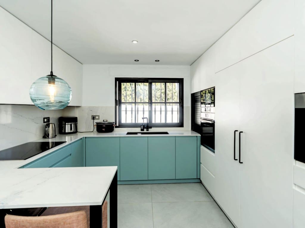 5 Zimmer Villa zu verkaufen in El Paraiso mit Pool Garage - 1.600.000 € (Ref: 9694632)