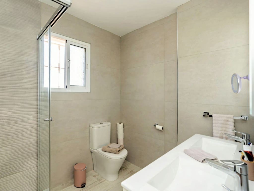 5 Zimmer Villa zu verkaufen in El Paraiso mit Pool Garage - 1.600.000 € (Ref: 9694632)