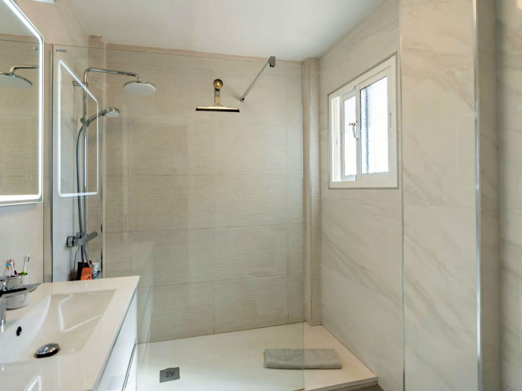 5 Zimmer Villa zu verkaufen in El Paraiso mit Pool Garage - 1.600.000 € (Ref: 9694632)