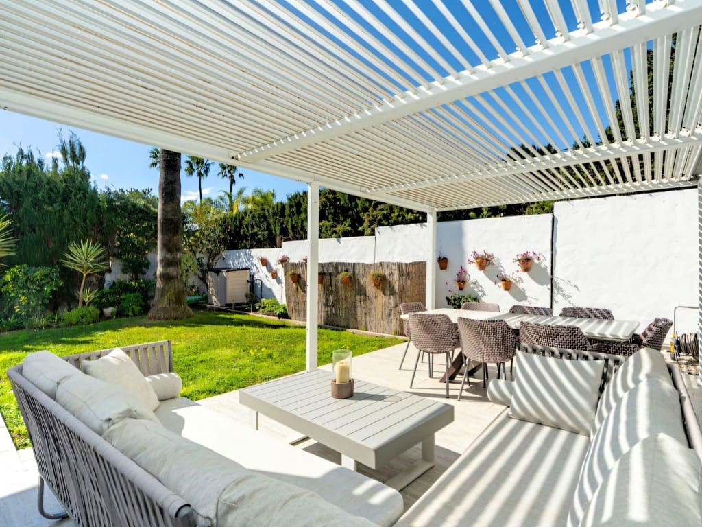 5 Zimmer Villa zu verkaufen in El Paraiso mit Pool Garage - 1.600.000 € (Ref: 9694632)