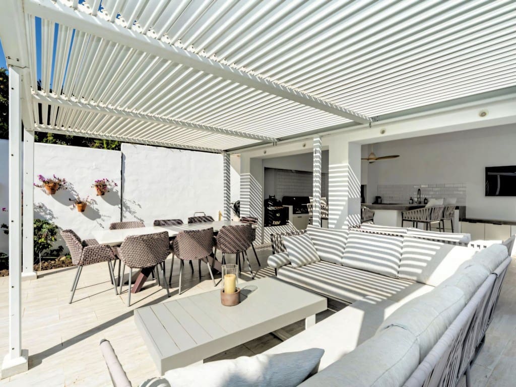 5 Zimmer Villa zu verkaufen in El Paraiso mit Pool Garage - 1.600.000 € (Ref: 9694632)