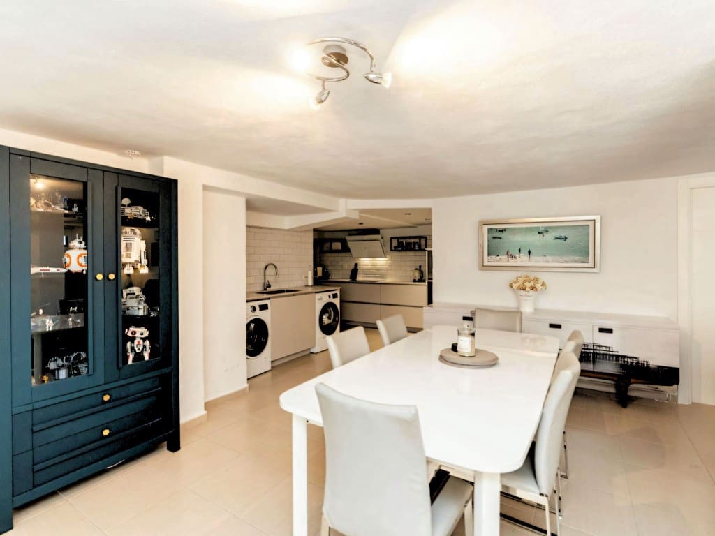 5 Zimmer Villa zu verkaufen in El Paraiso mit Pool Garage - 1.600.000 € (Ref: 9694632)