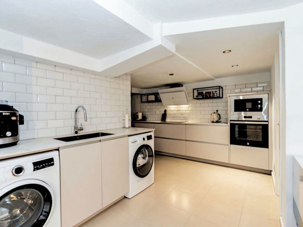 5 Zimmer Villa zu verkaufen in El Paraiso mit Pool Garage - 1.600.000 € (Ref: 9694632)