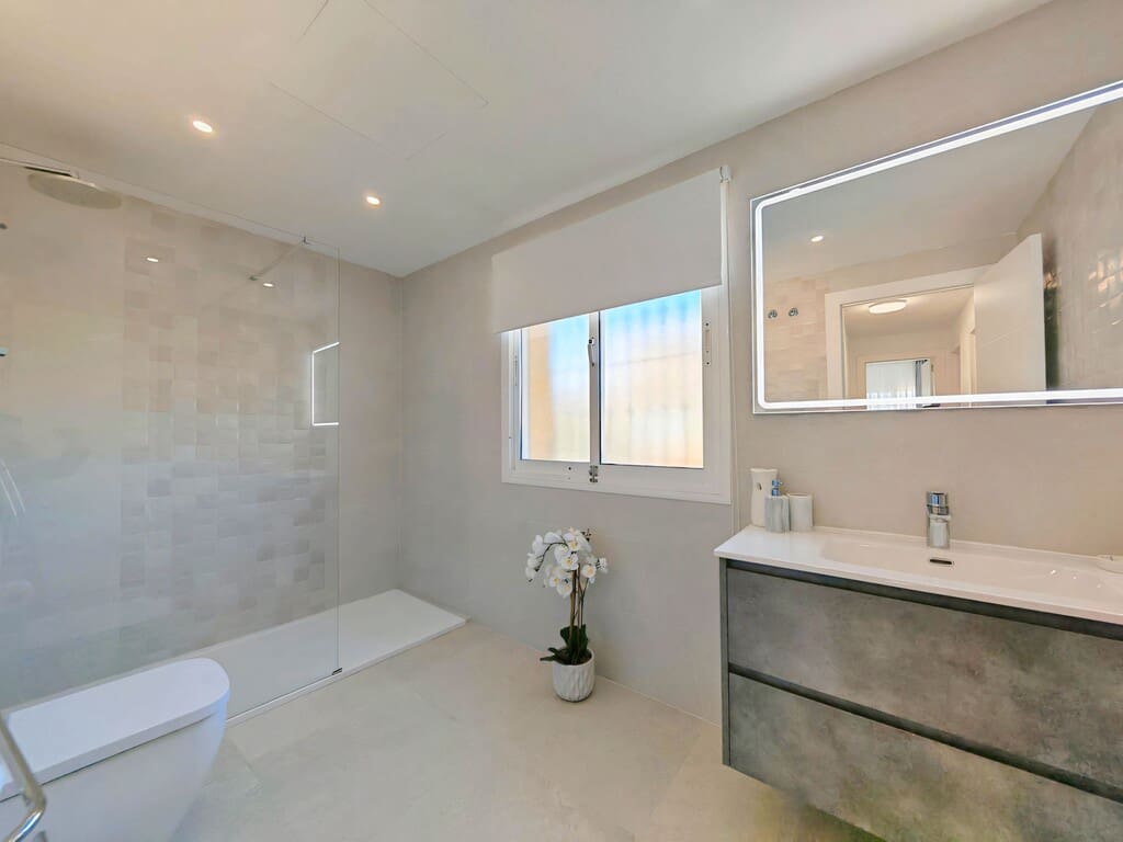 Casa de 4 habitaciones en Riviera del Sol en venta con piscina garaje - 649.000 € (Ref: 9697997)