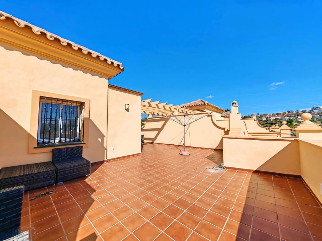 Casa de 4 habitaciones en Riviera del Sol en venta con piscina garaje - 649.000 € (Ref: 9697997)