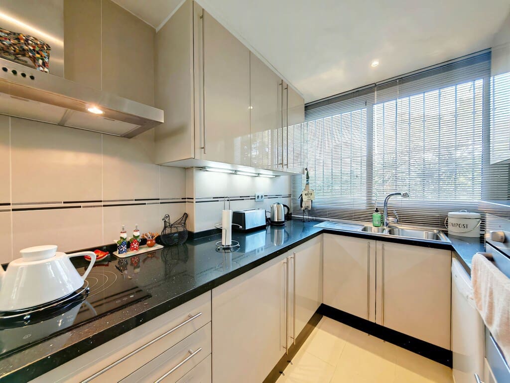 2 bedroom Apartment for sale in Riviera del Sol with pool - € 310,000 (Ref: 9706152)