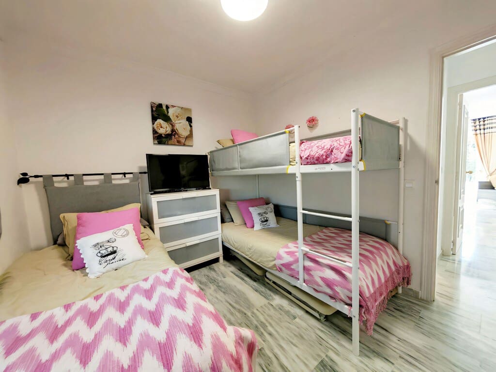 2 bedroom Apartment for sale in Riviera del Sol with pool - € 310,000 (Ref: 9706152)