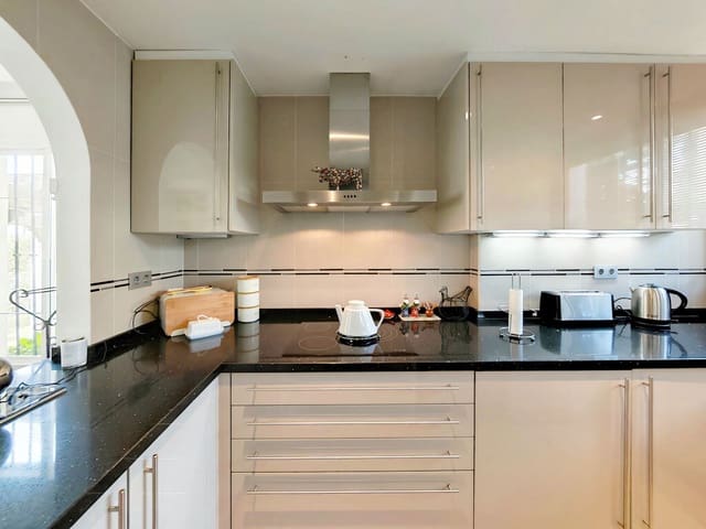 2 chambre Appartement à vendre à Riviera del Sol, Mijas avec piscine - 310 000 € (Ref: 9706152)