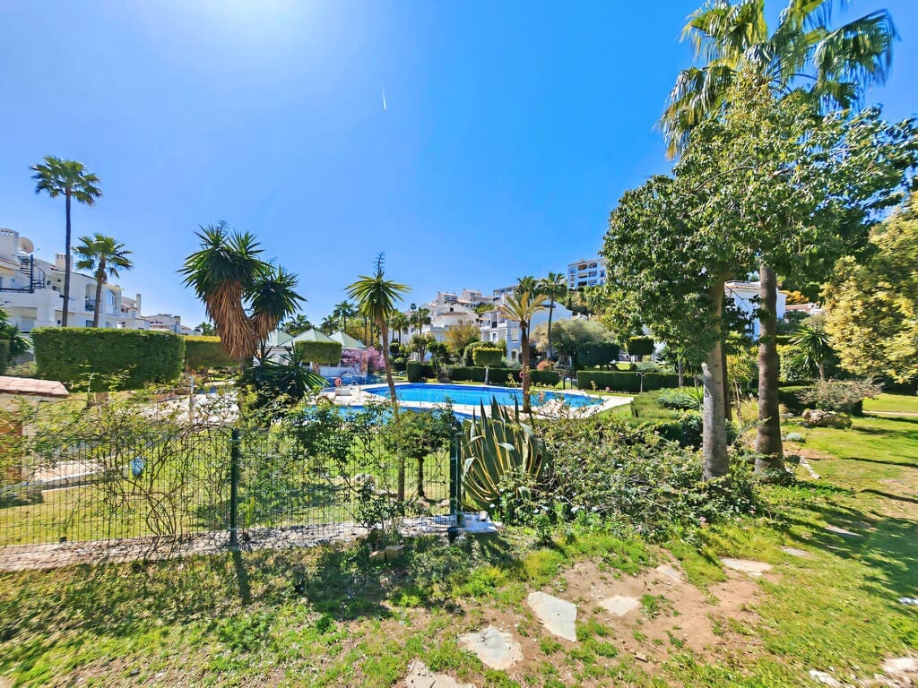 2 bedroom Apartment for sale in Riviera del Sol with pool - € 310,000 (Ref: 9706152)