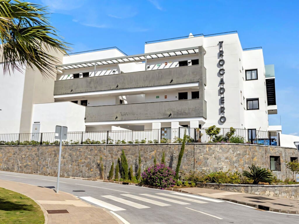 3 bedroom Apartment for sale in Mijas with pool garage - € 449,000 (Ref: 9710982)