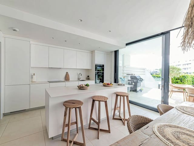 2 sovrum Lägenhet till salu i El Higuerón, Fuengirola med pool garage - 730 000 € (Ref: 9710983)