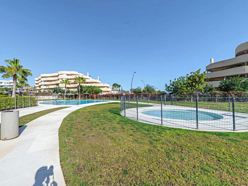 2 sovrum Lägenhet till salu i Fuengirola med pool garage - 730 000 € (Ref: 9710983)