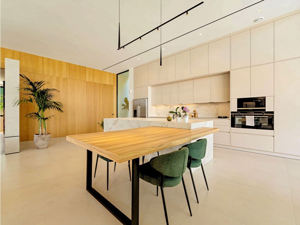 6 bedroom Villa for sale in San Pedro de Alcantara with pool garage - € 5,995,000 (Ref: 9710984)