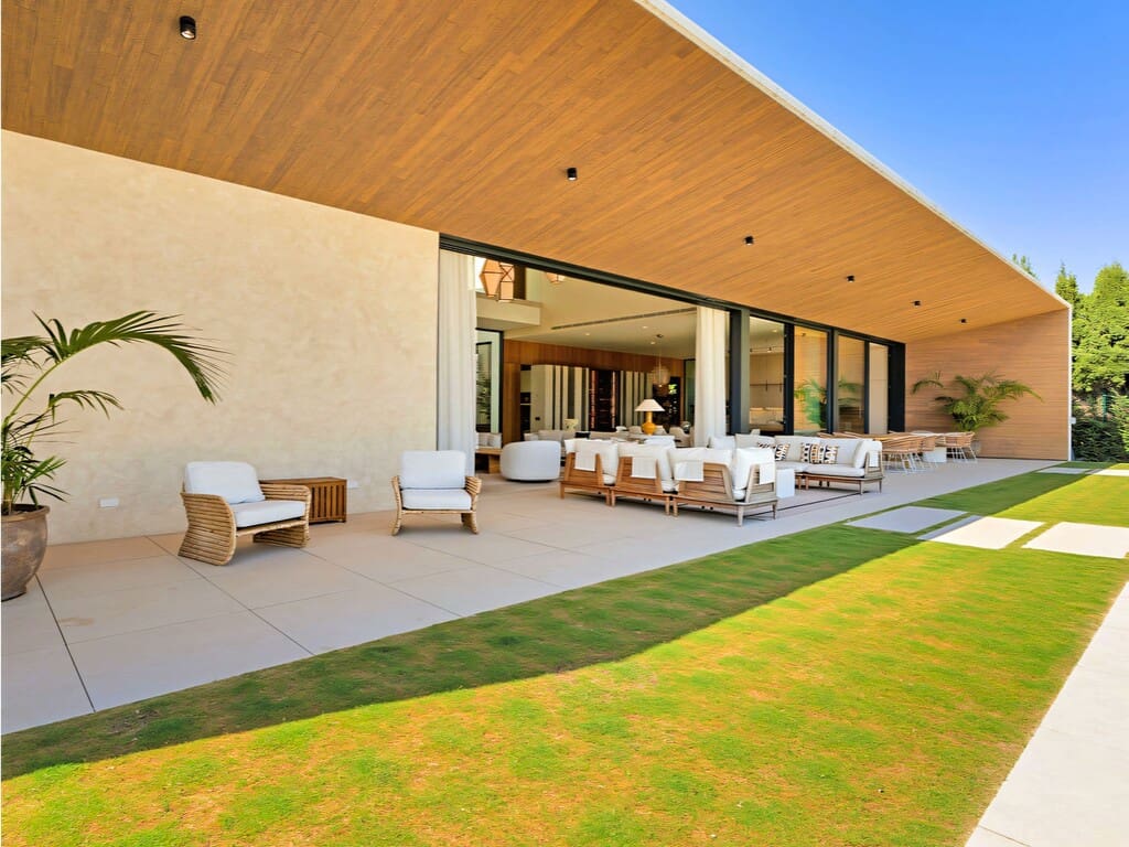 6 bedroom Villa for sale in San Pedro de Alcantara with pool garage - € 5,995,000 (Ref: 9710984)