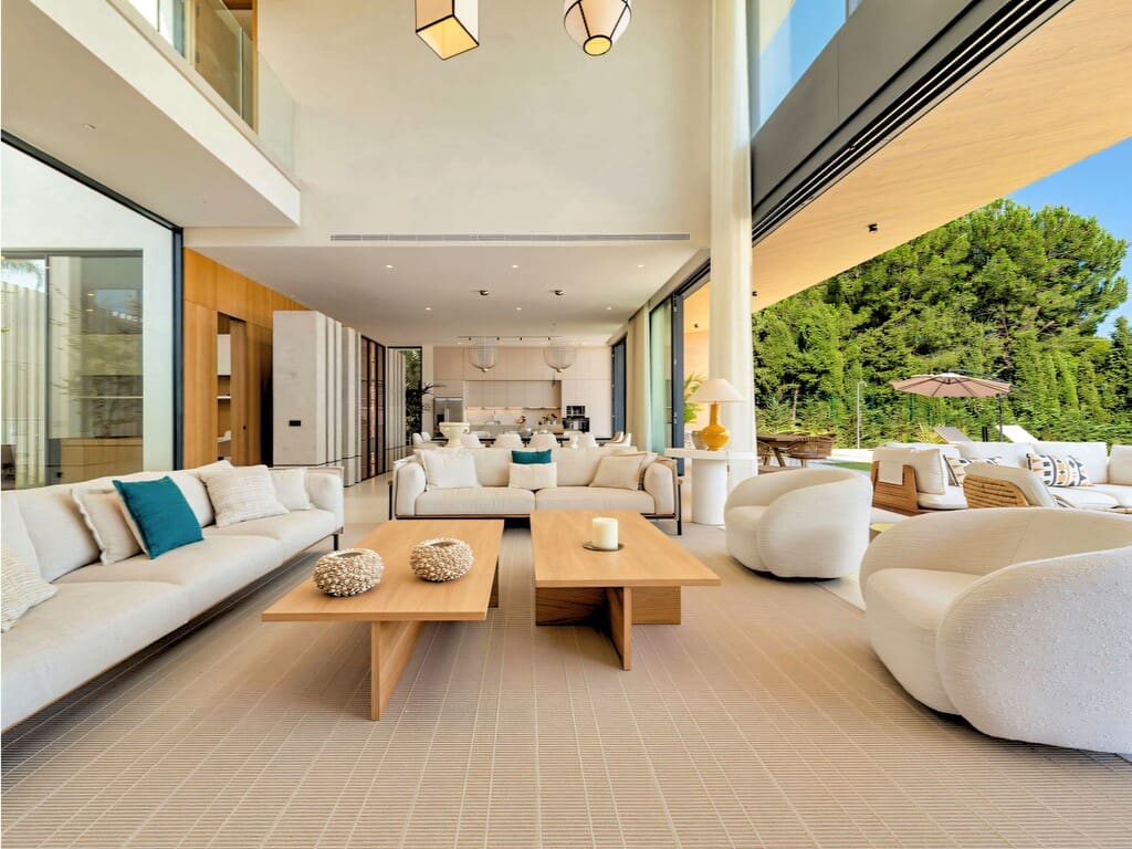 6 bedroom Villa for sale in San Pedro de Alcantara with pool garage - € 5,995,000 (Ref: 9710984)