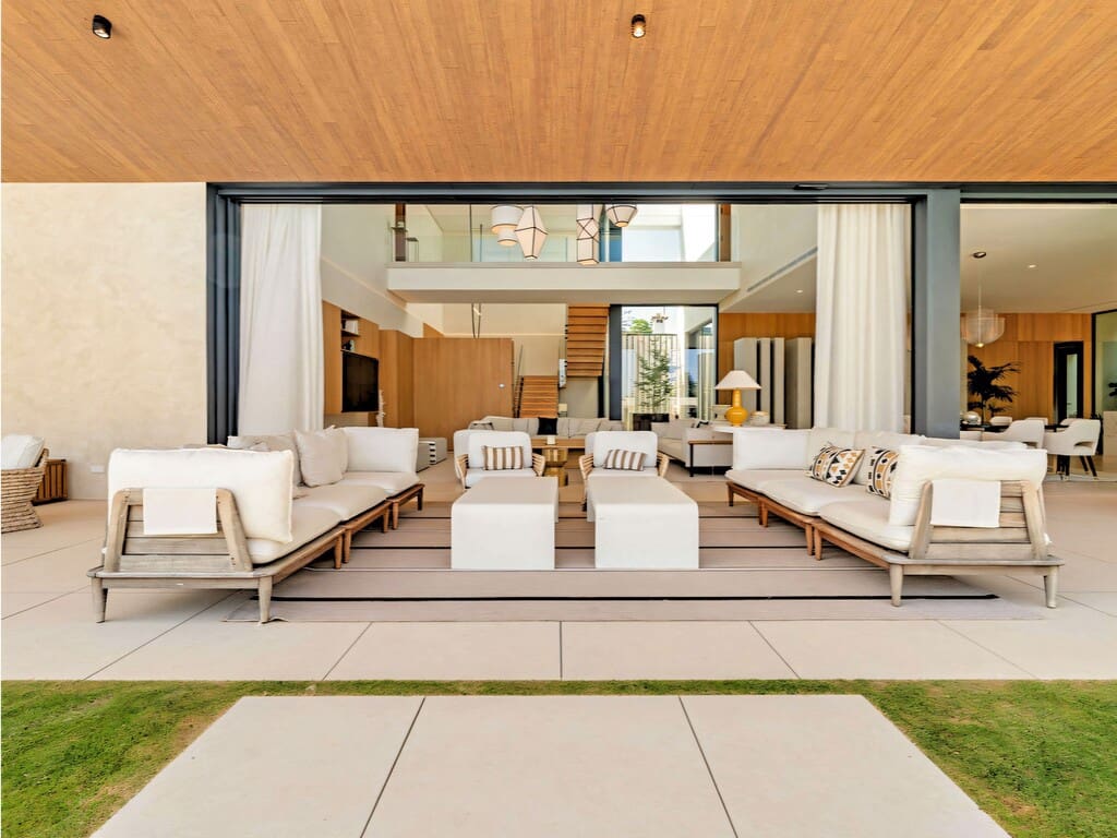 6 bedroom Villa for sale in San Pedro de Alcantara with pool garage - € 5,995,000 (Ref: 9710984)