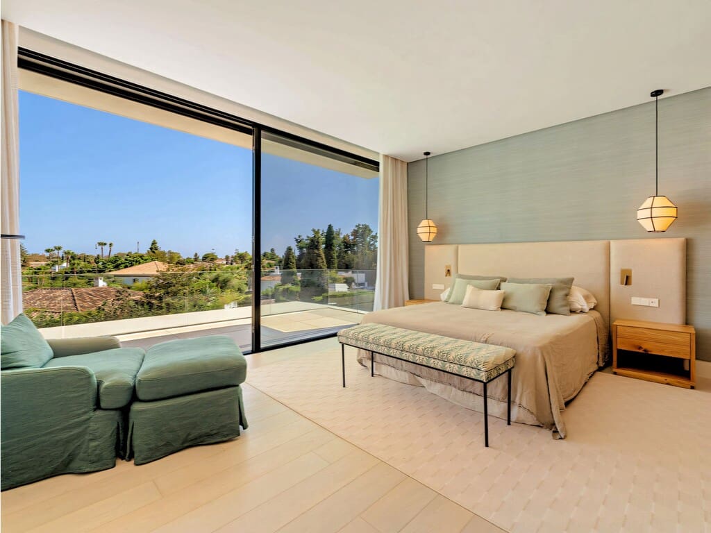 6 bedroom Villa for sale in San Pedro de Alcantara with pool garage - € 5,995,000 (Ref: 9710984)